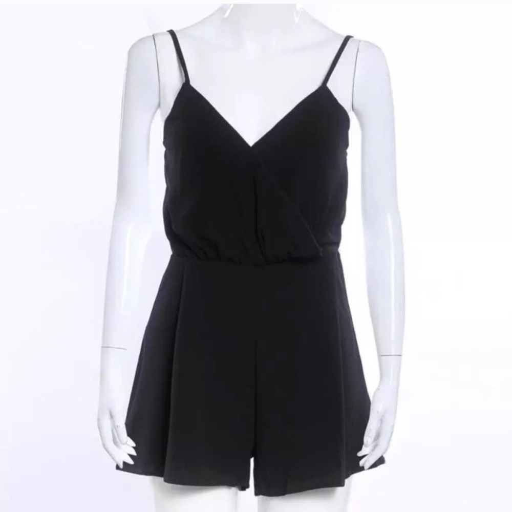 🌹 STAPLE BLACK SHORT ROMPER 🌹 - Picture 2 of 3